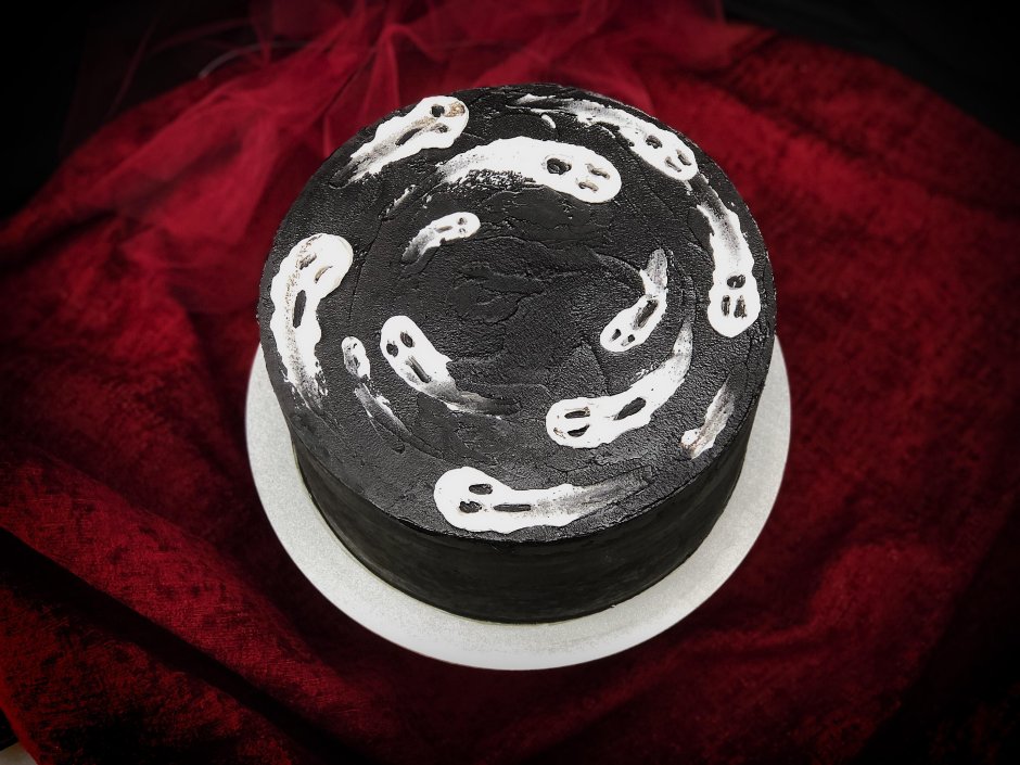 Двухъярусный торт на Хэллоуин