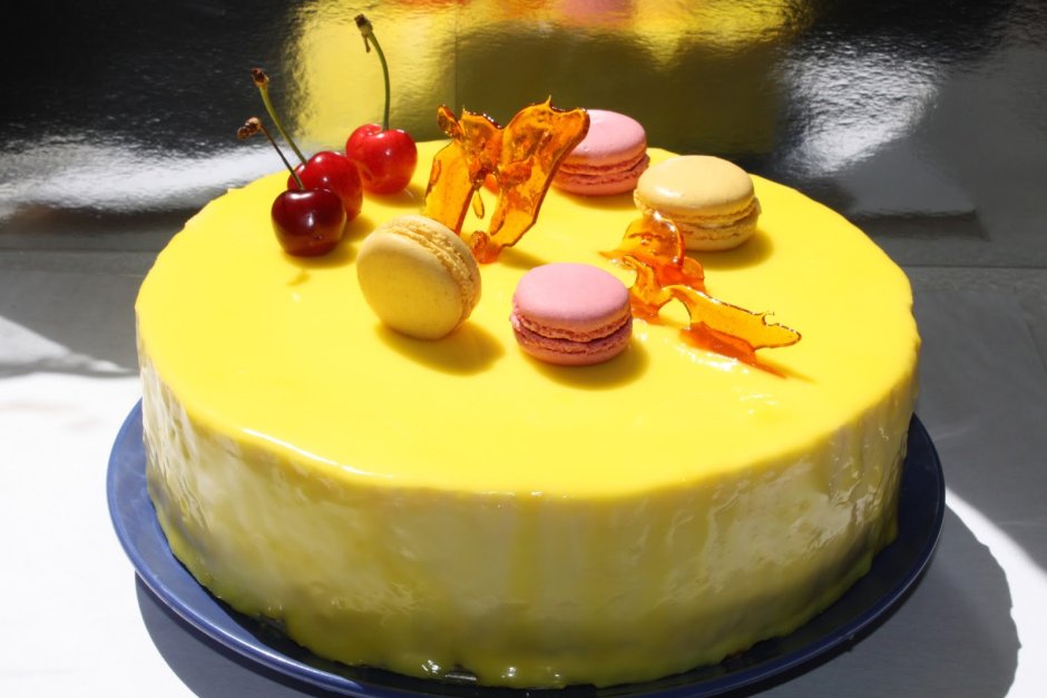 Желтый муссовый торт