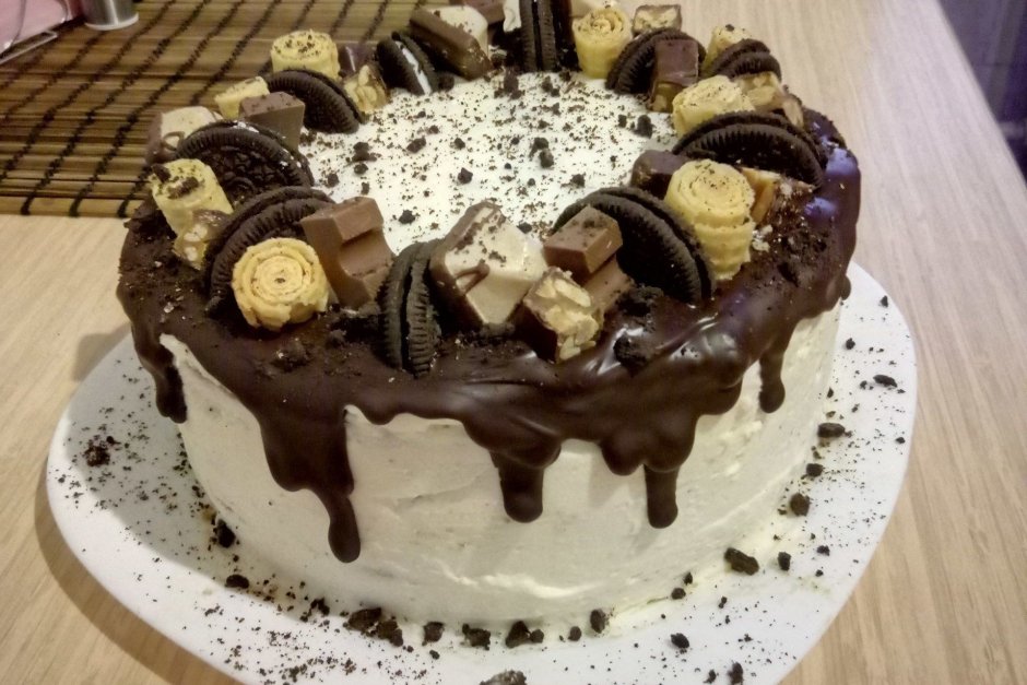 Огромный кусок шоколадного торта