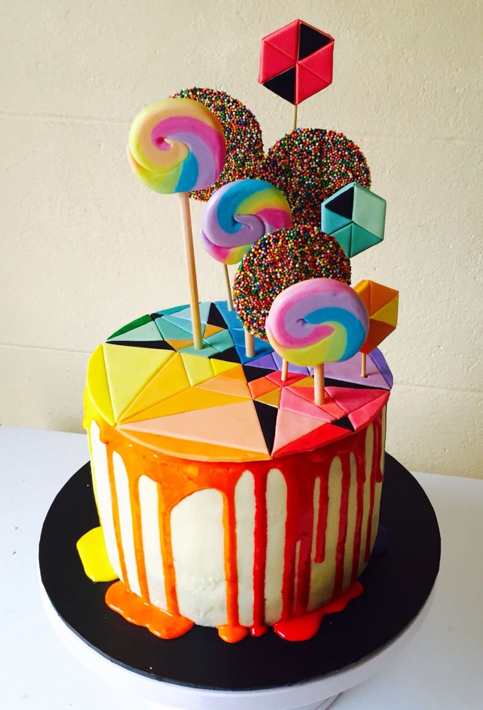 Торт с геометрическими фигурами