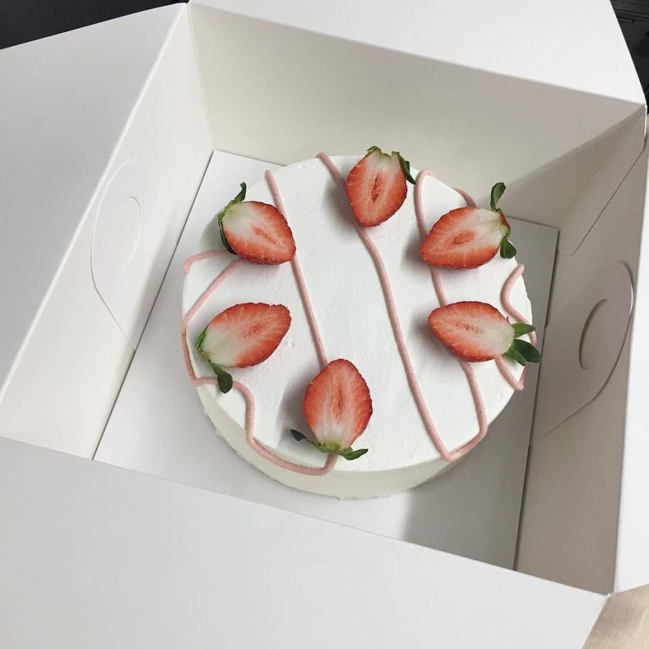 Торт с геометрическим декором