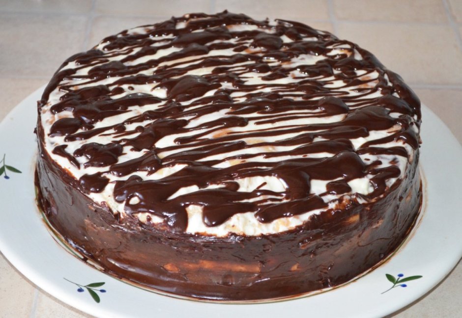 Легкий торт с шоколадной помадкой