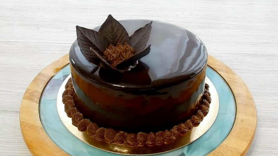 Торт с шоколадной зеркальной глазурью