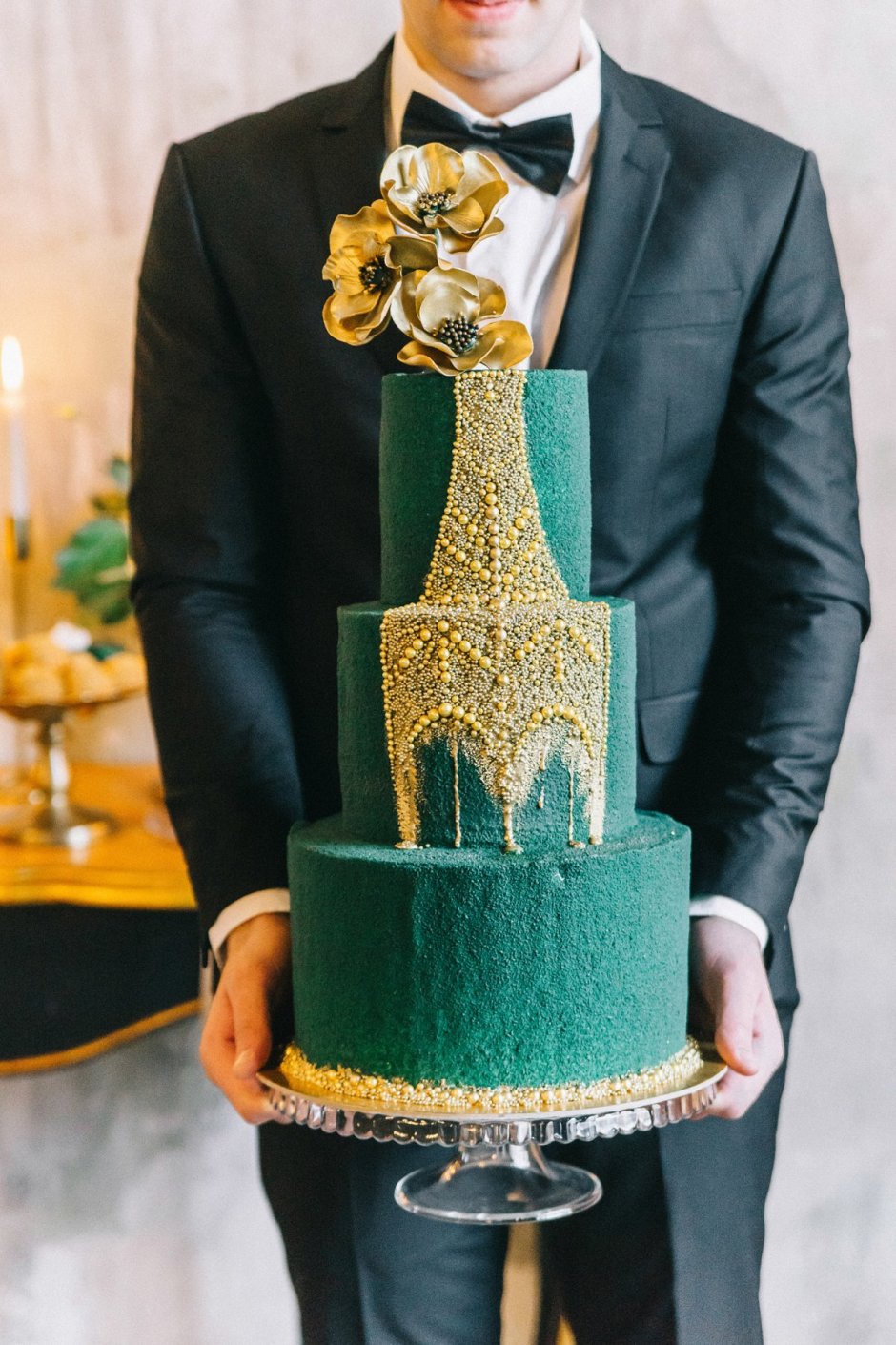 Торт свадебный изумруд с золотом