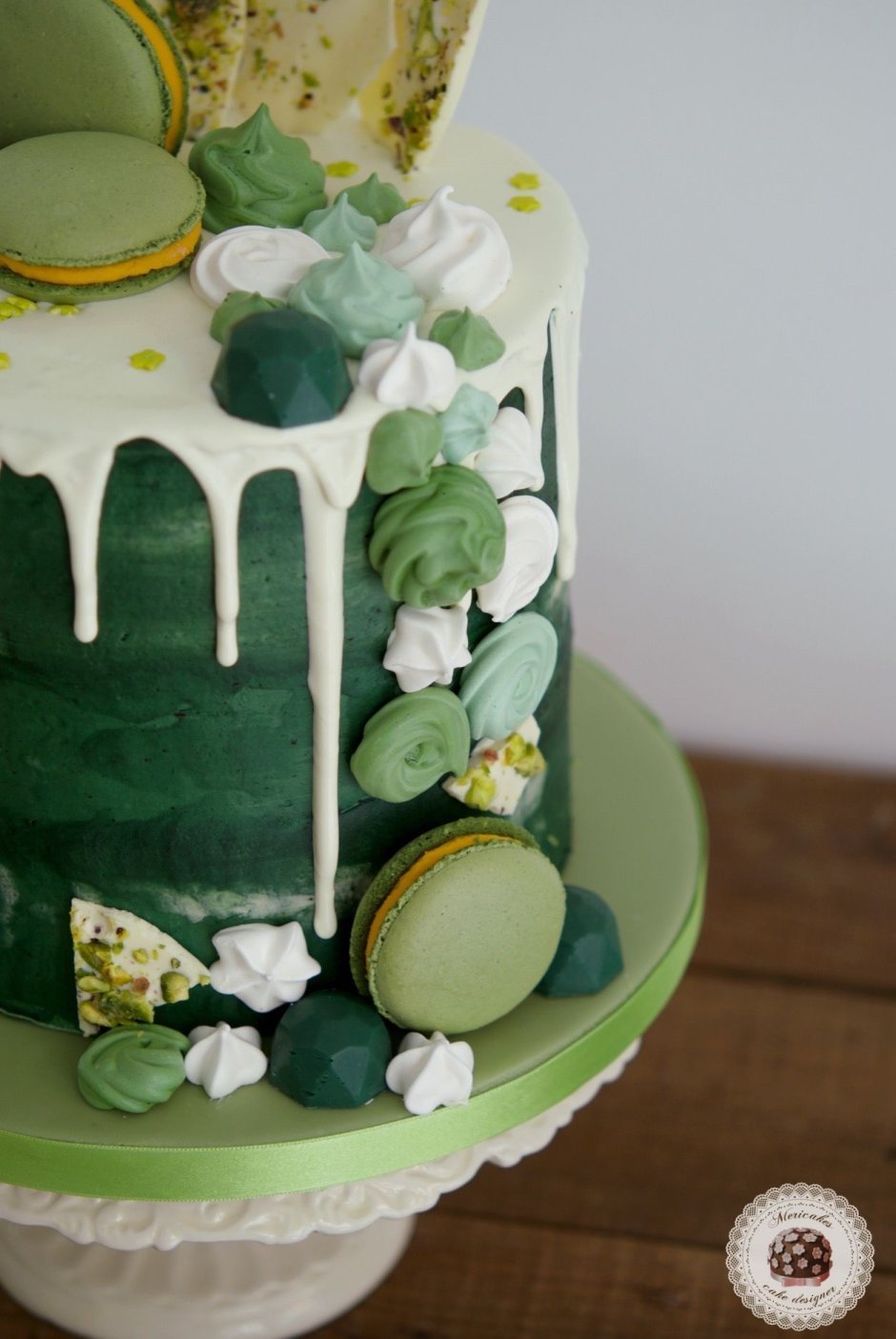 Нежно зеленый торт
