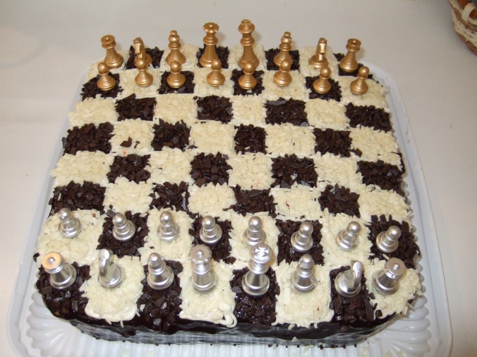 Пряник в виде шахматной короны