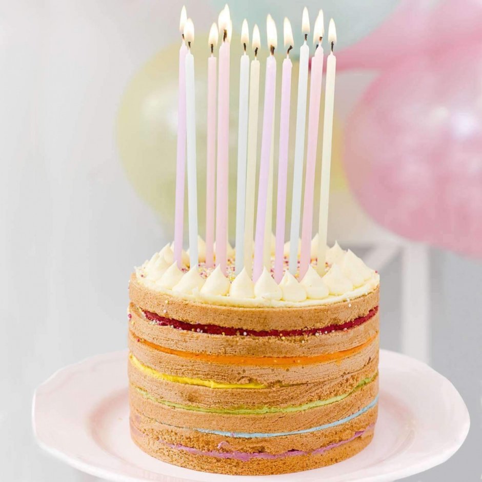 Торт с длинными свечами