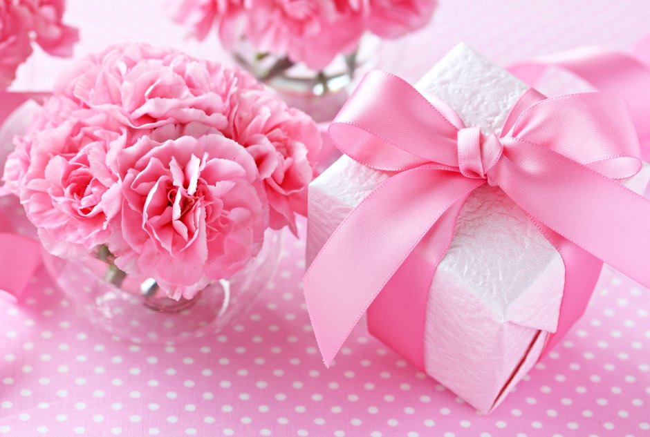 Подарок в розовом цвете