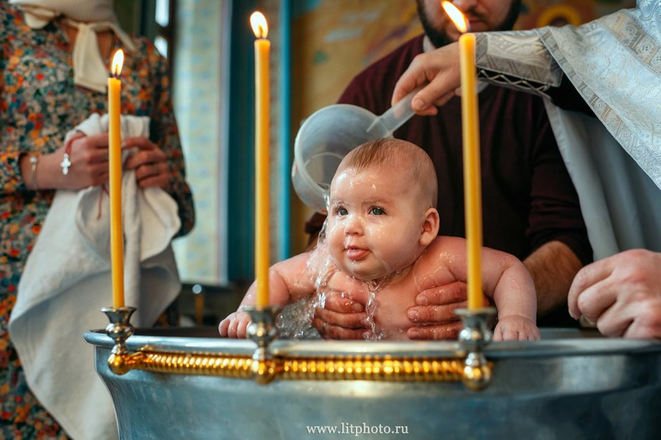 Крещение младенца на Кубани