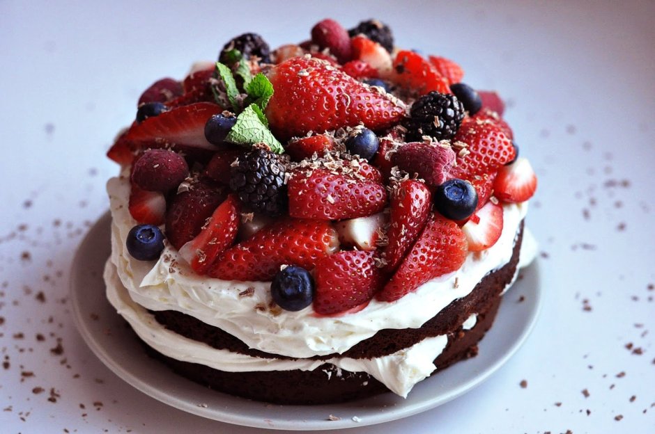 Меренговый торт с ягодами