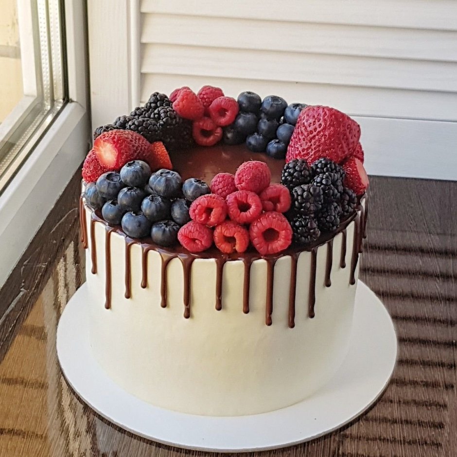 Тортики с фруктами и ягодами