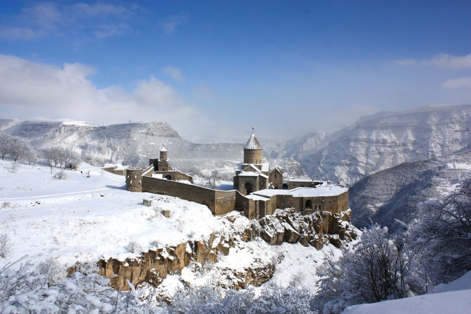 Татев монастырь в Армении зимой