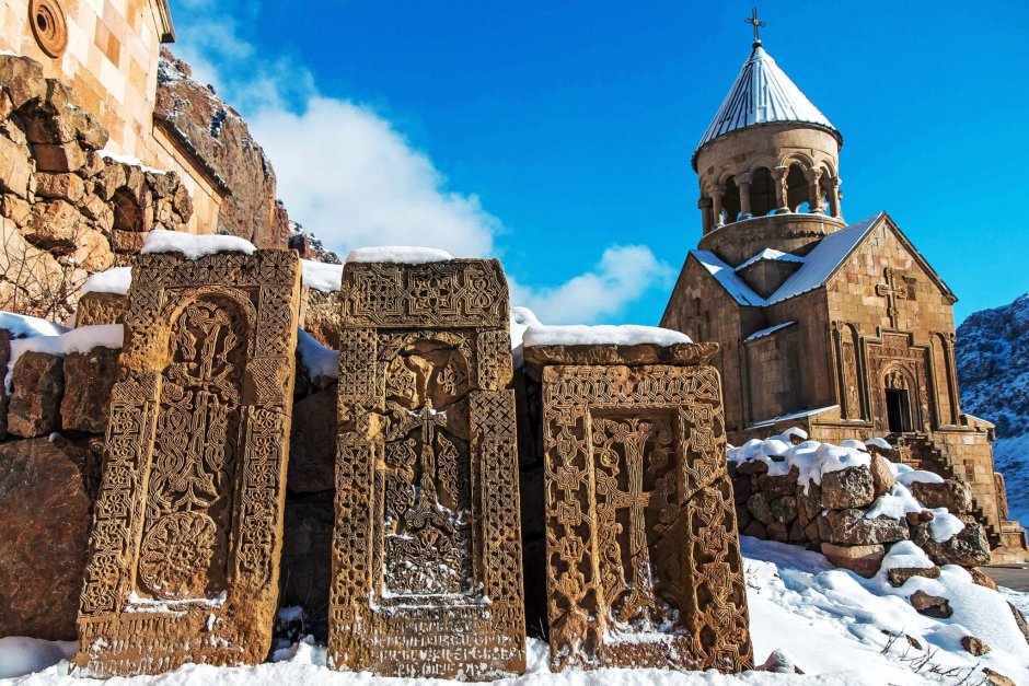 Монастырь Нораванк Армения зимой