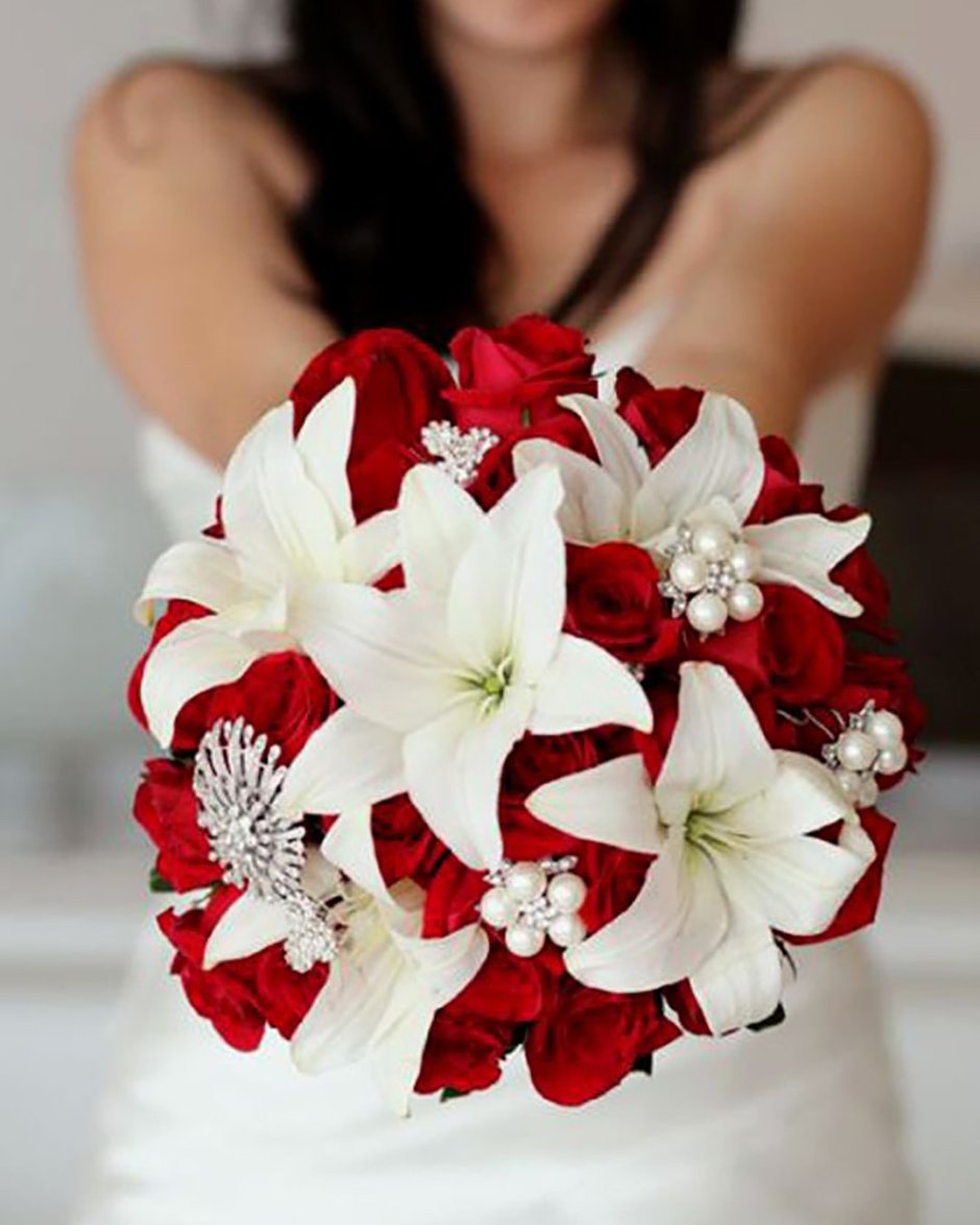 Красный свадебный букет из сухоцветов
