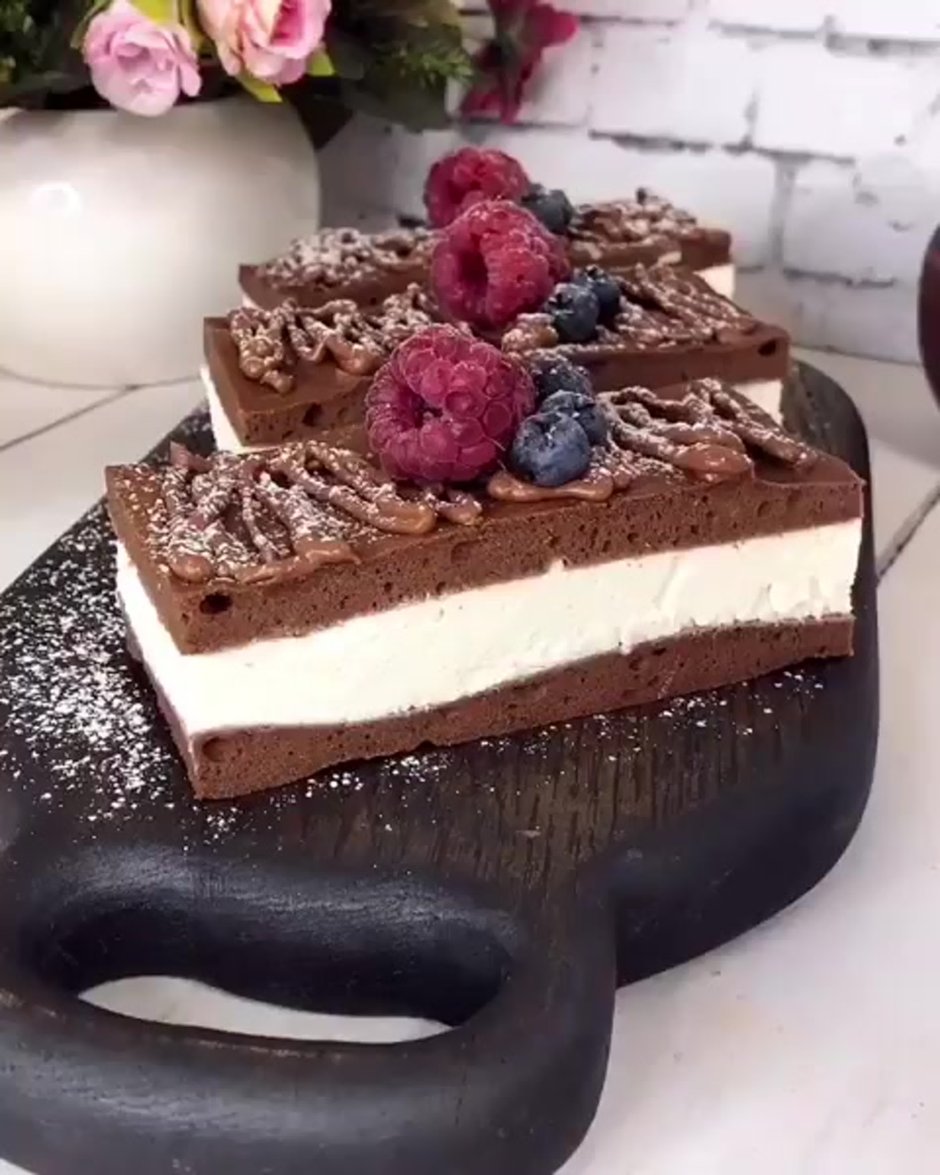 Торт большой шоколадный во сне