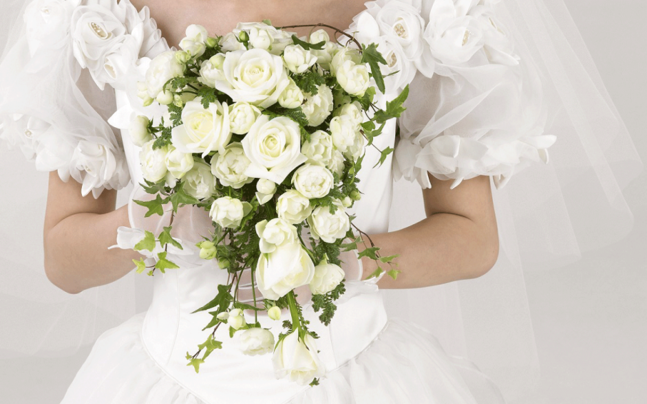 Свадебный букет невесты на белом фоне