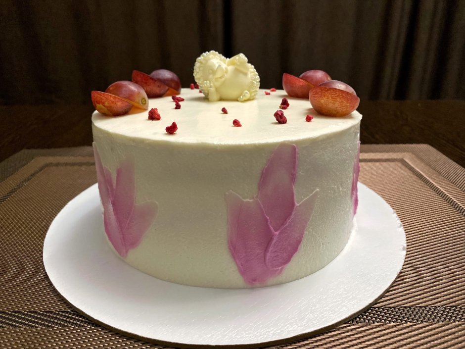 Маковый торт с клубничным кремом