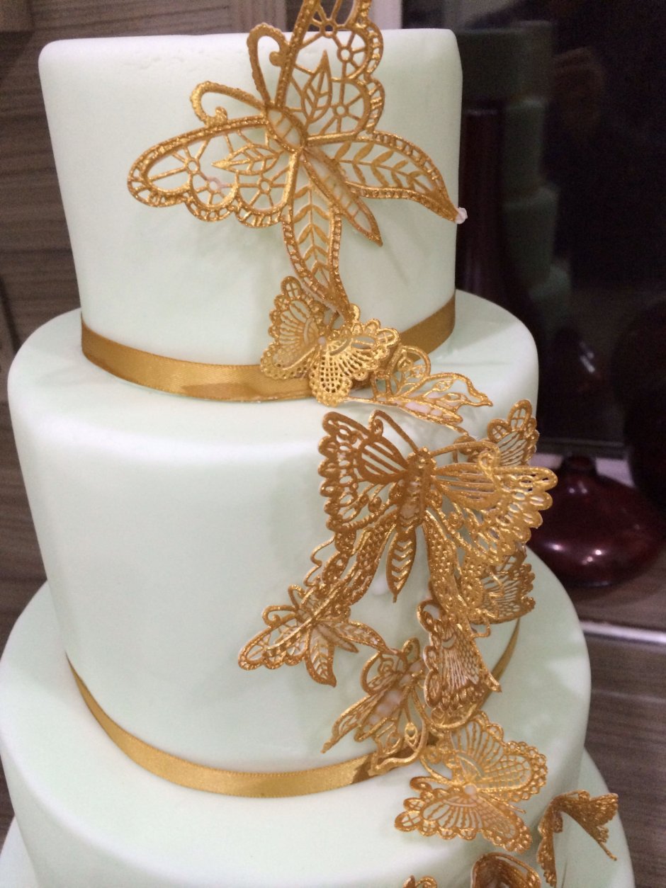 Золотистые украшения для торта свадебного