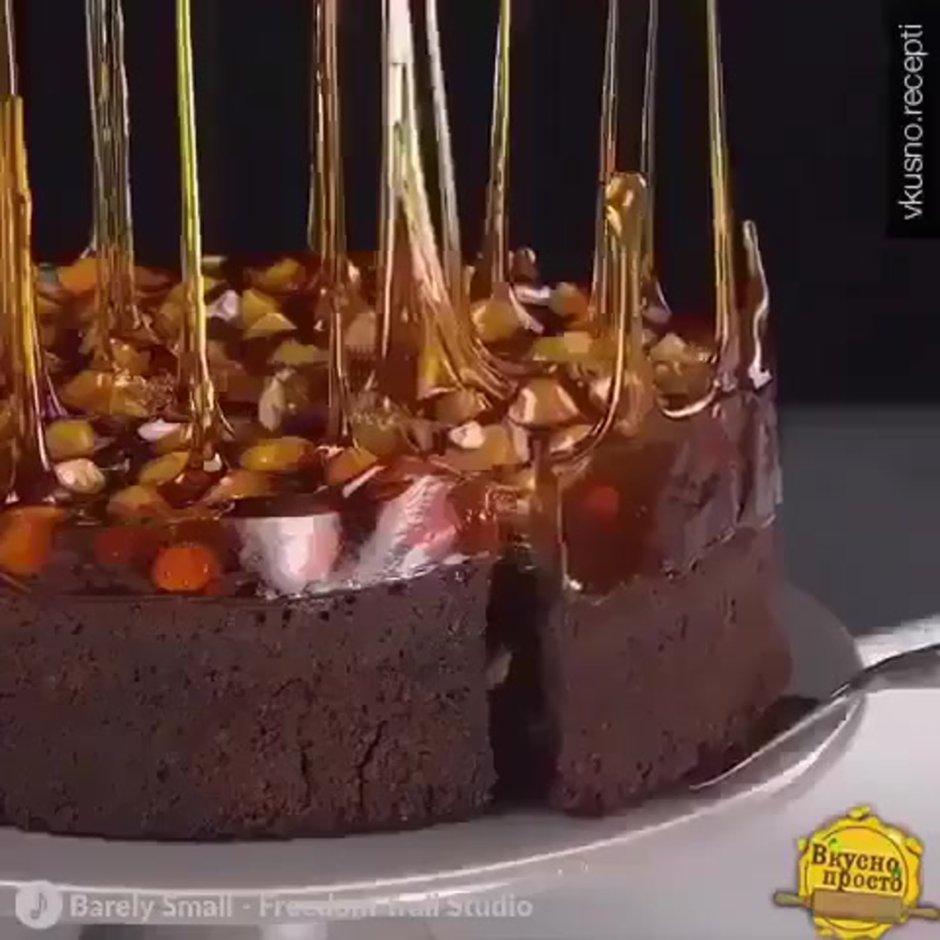 Торт с карамельными иглами