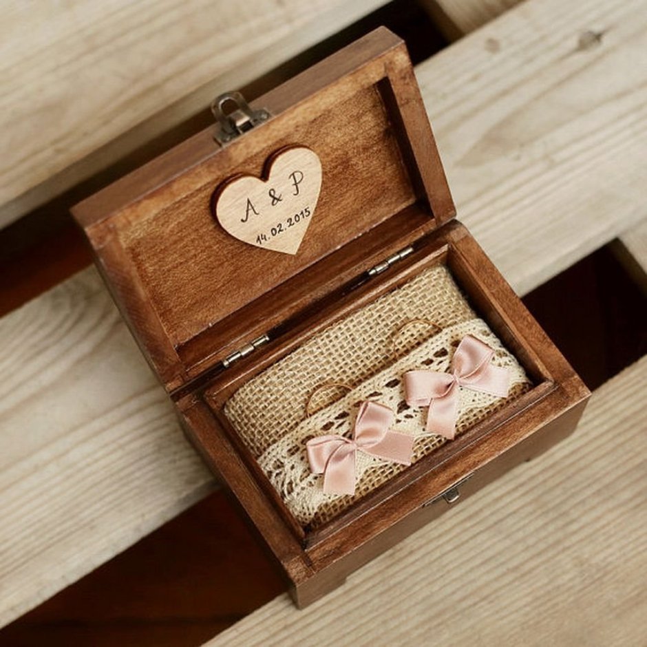 Деревянная коробочка для колец на свадьбу