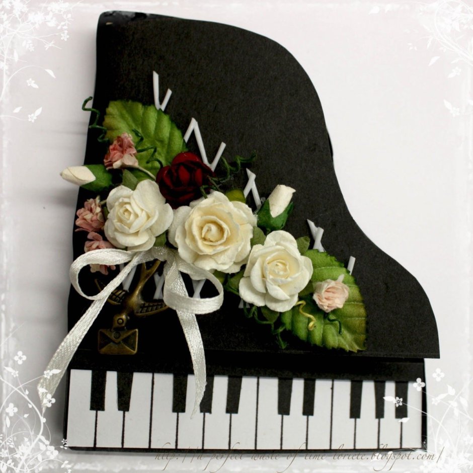 Пианино из цветов