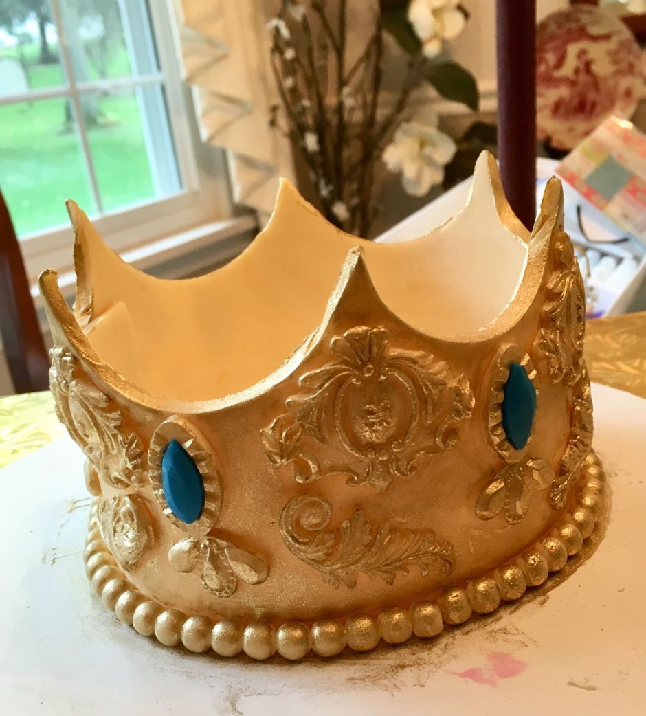 Корона из мастики для торта