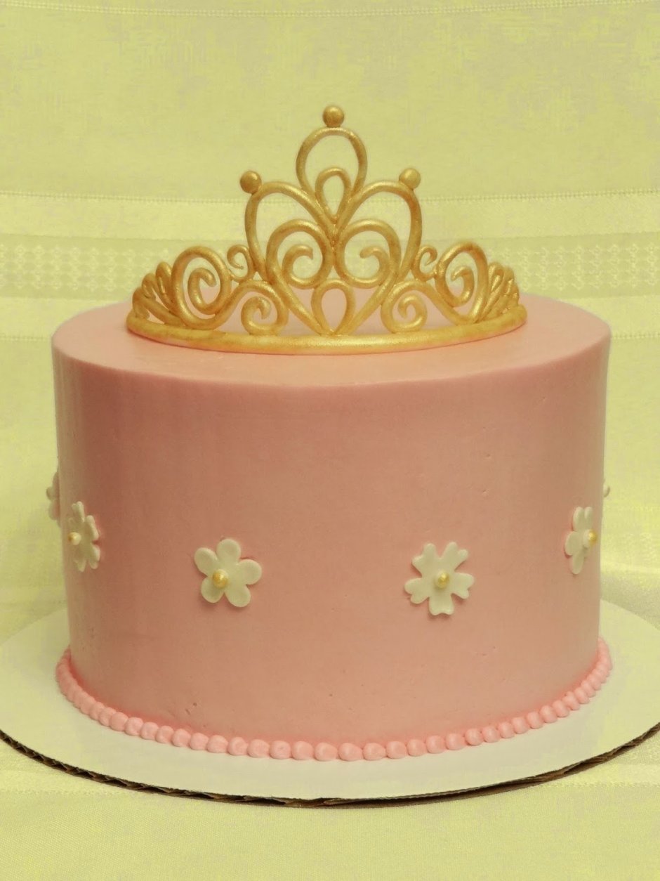 Розовый торт с короной