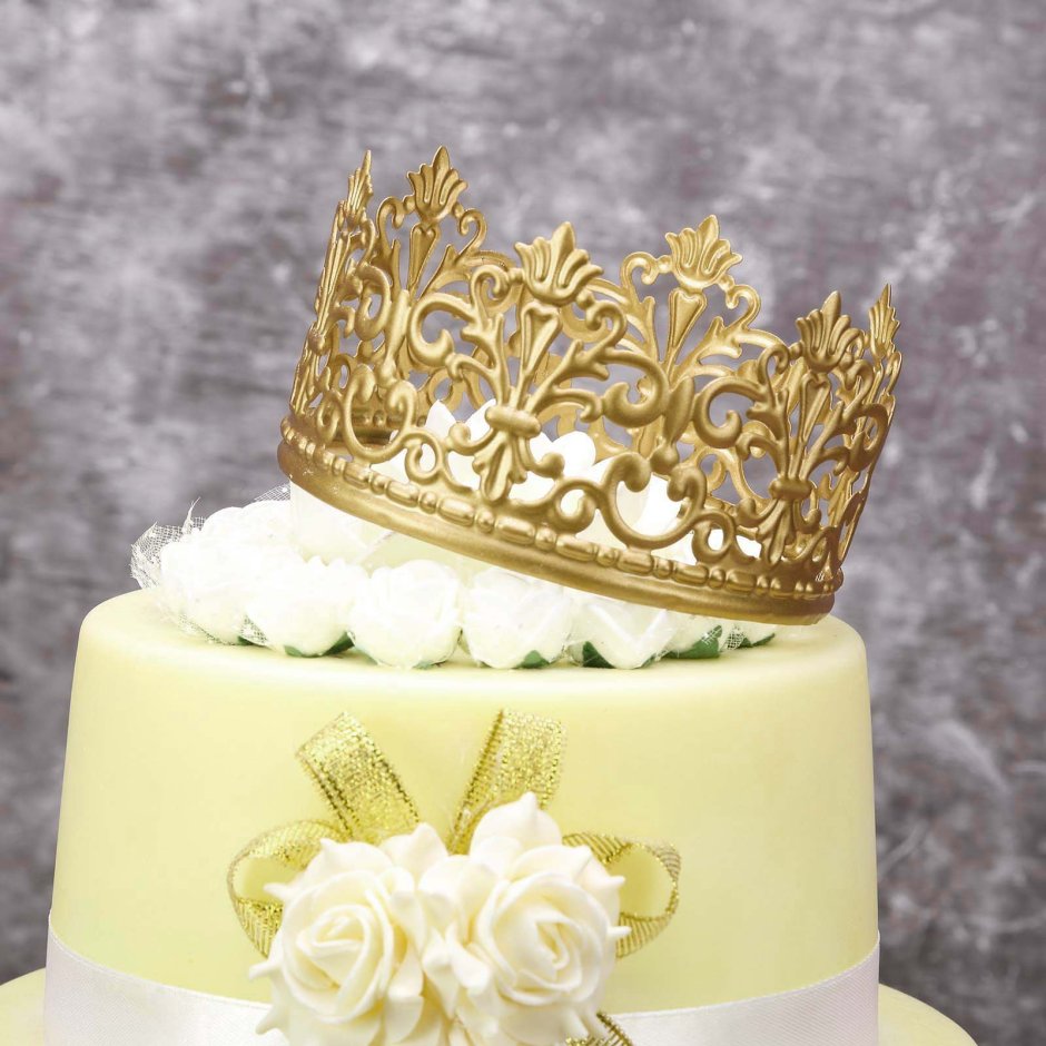Торт желтый с короной