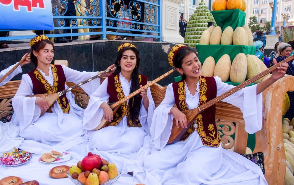 Праздник Мехргон в Душанбе