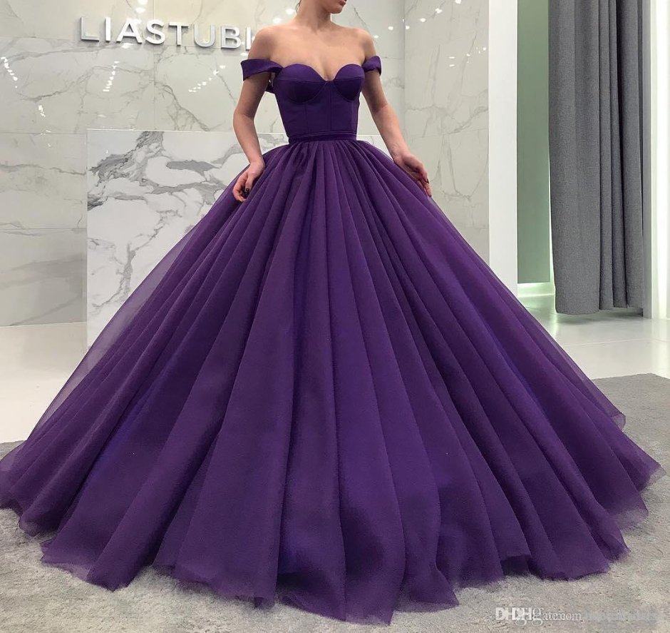 Красивое фиолетовое платье