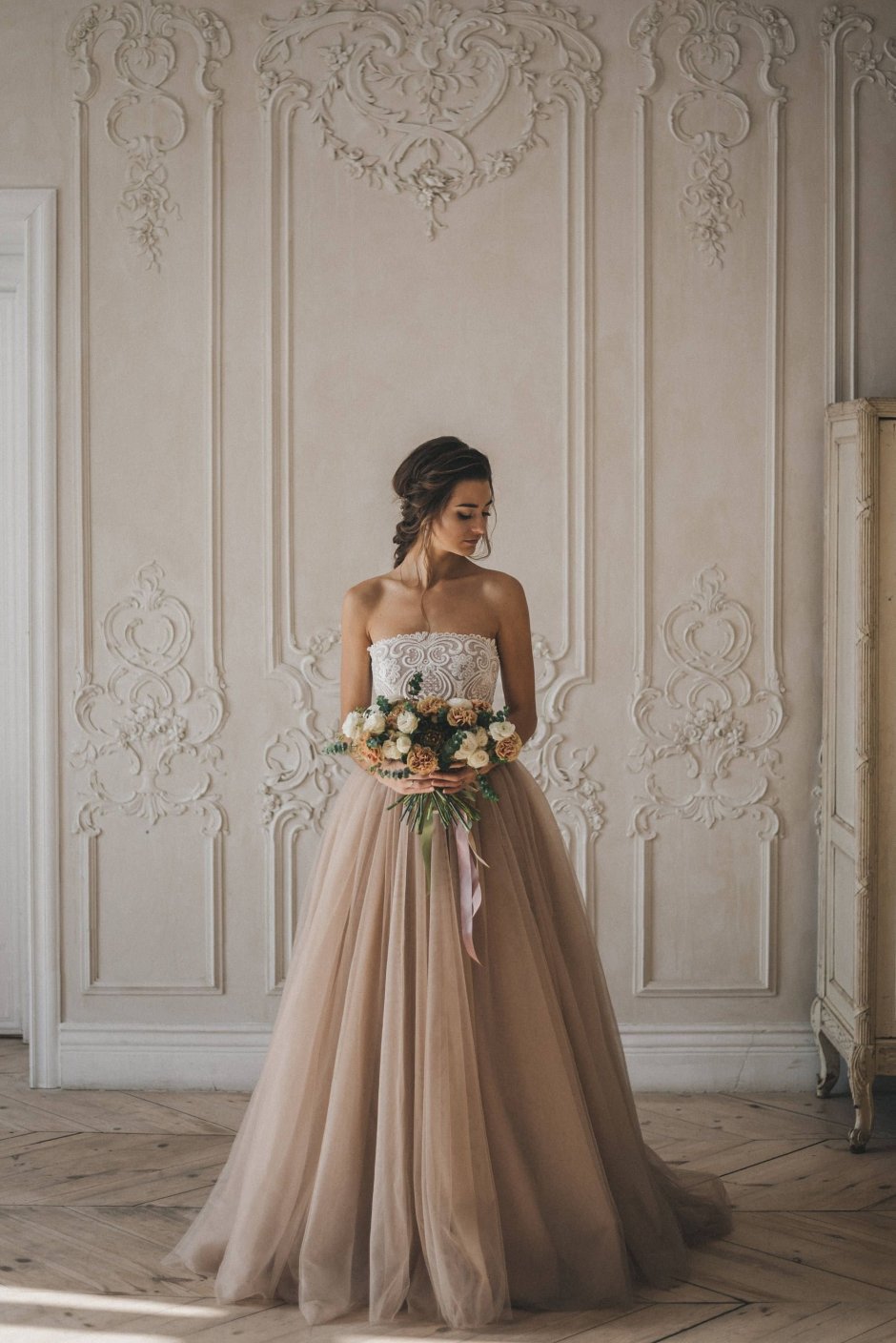 Коричневое свадебное платье