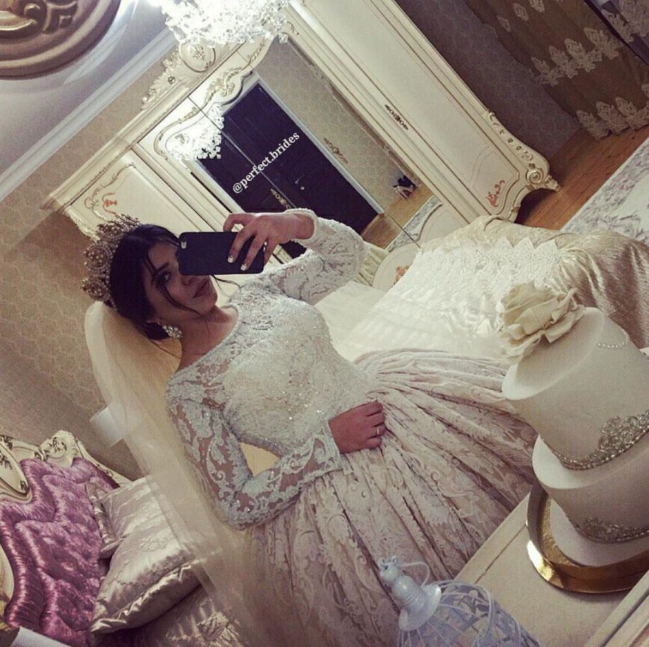 Корсетное свадебное платье со спины