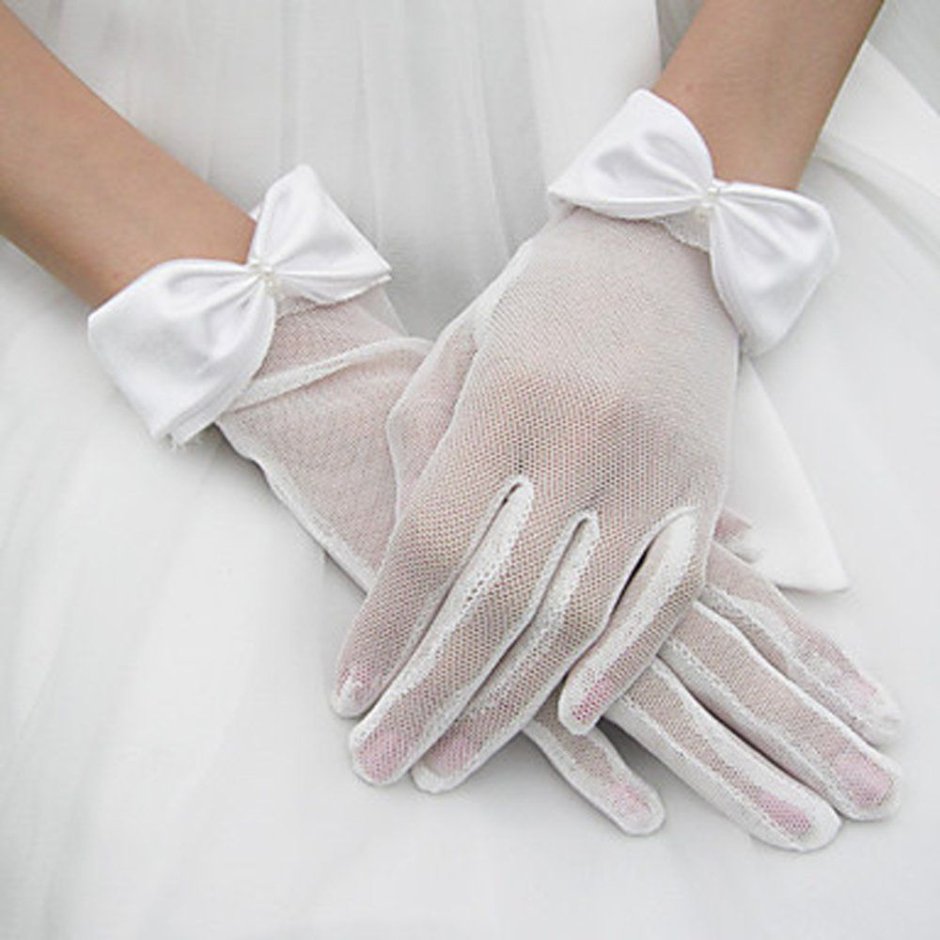 Образ невесты с кружевными перчатками