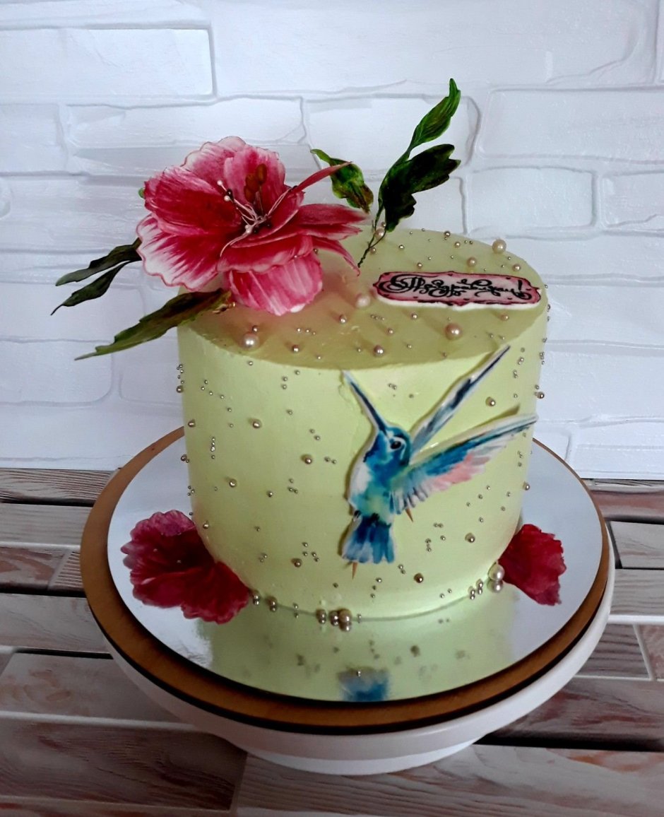 Двухъярусный торт с бабочками