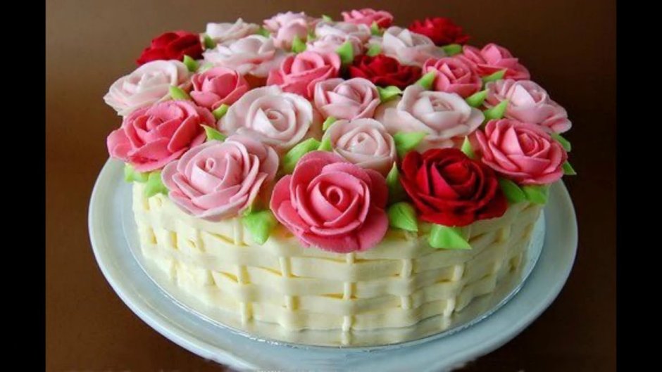 Торт корзинка с цветами из крема