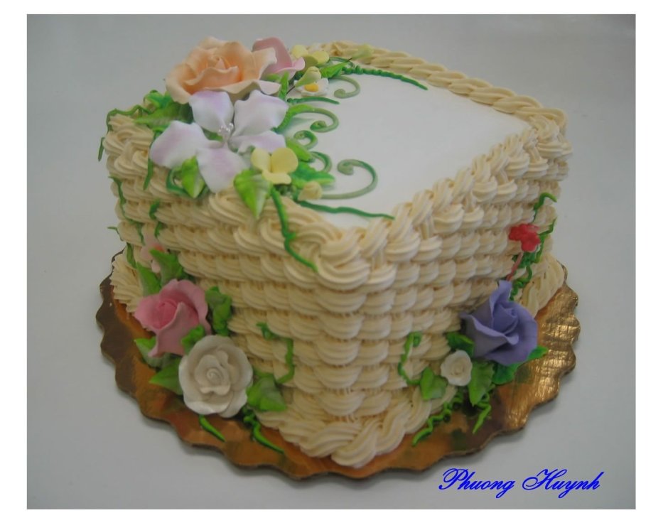 Торт с цветами из масляного крема