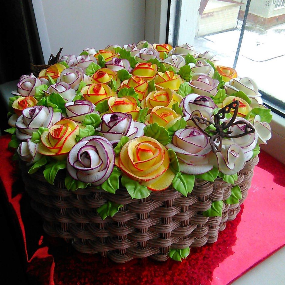 Торт корзина с розами из крема