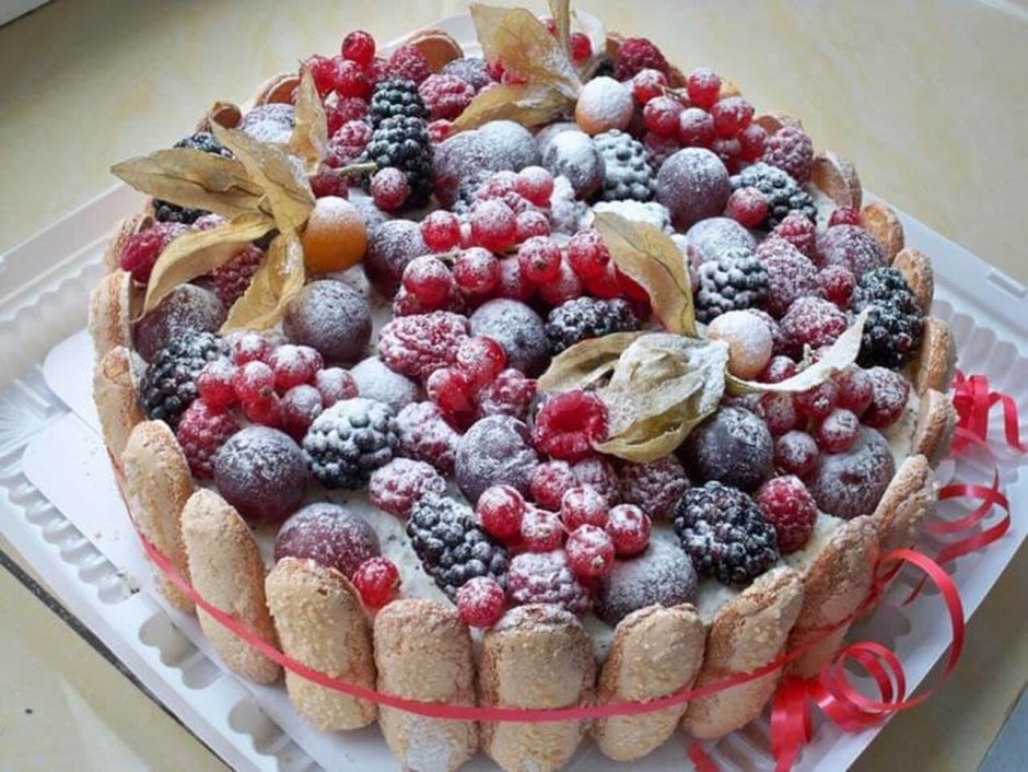 Торт квадратный с фруктами