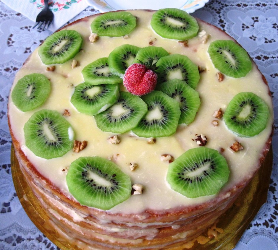 Прямоугольный торт с фруктами