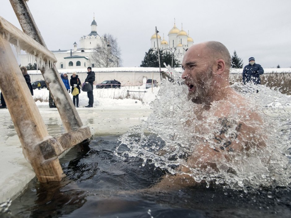 Освящение воды на крещение