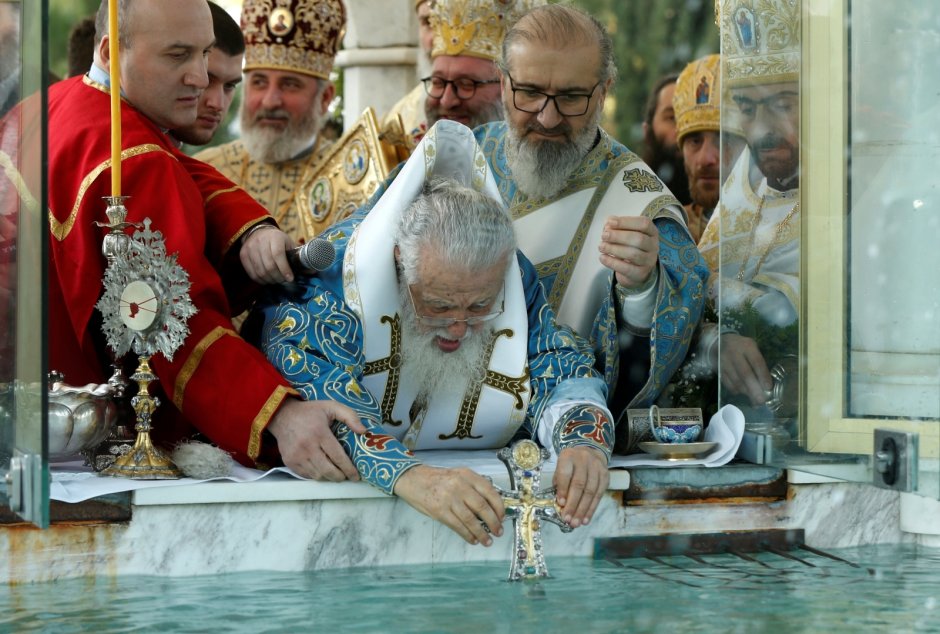 Крещение в источнике Серафима Саровского