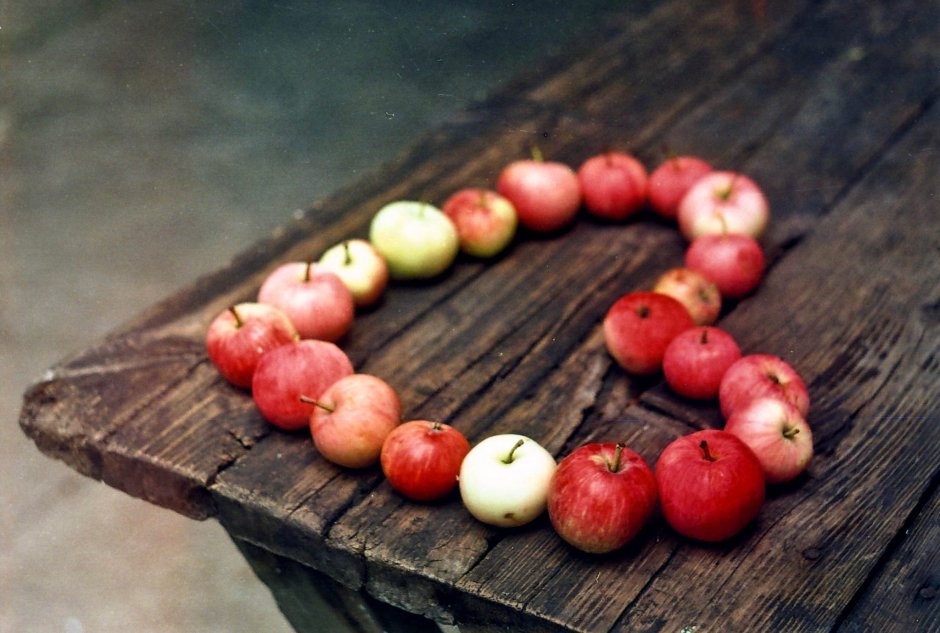 Рассыпанные яблоки