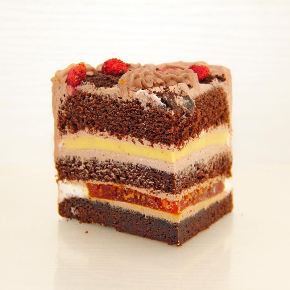 Шоколадный торт с малиновым конфи
