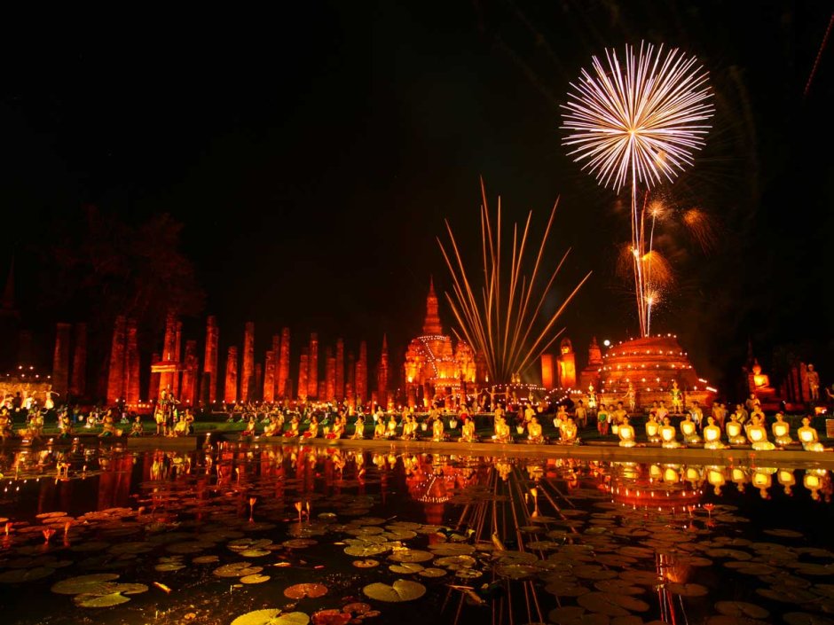 Лой Кратонг праздник в Тайланде