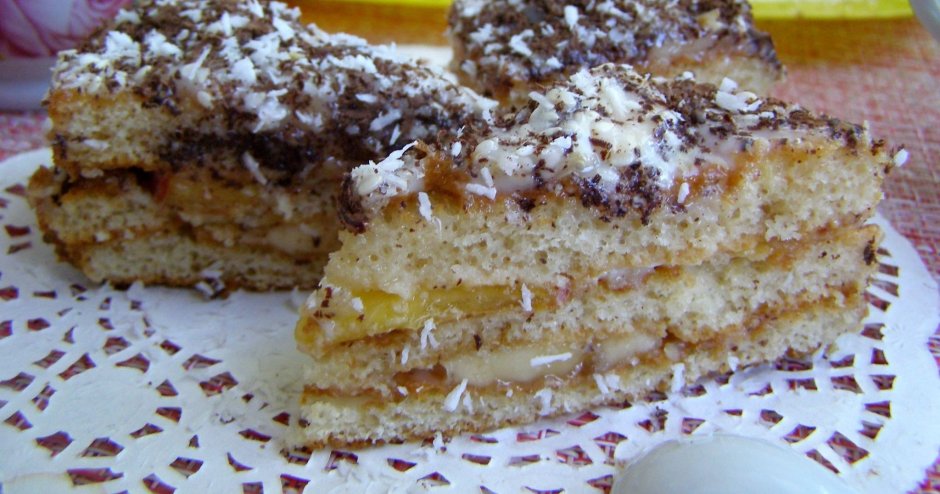 Торт из бисквитных коржей со сгущенкой и сметаной
