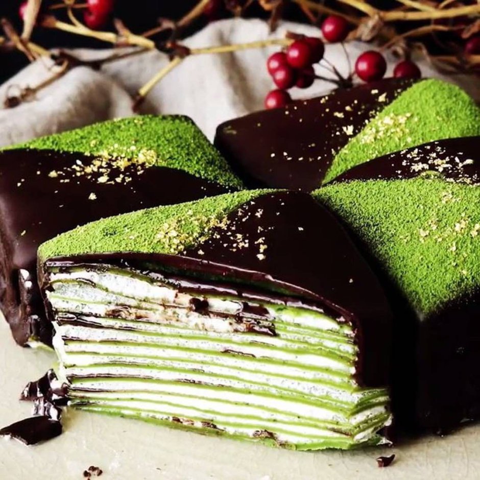 Зеленый блинный торт