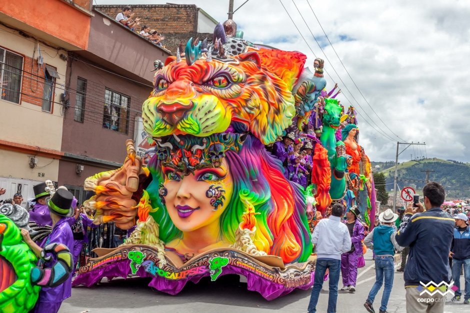 Разноцветные домики карнавал