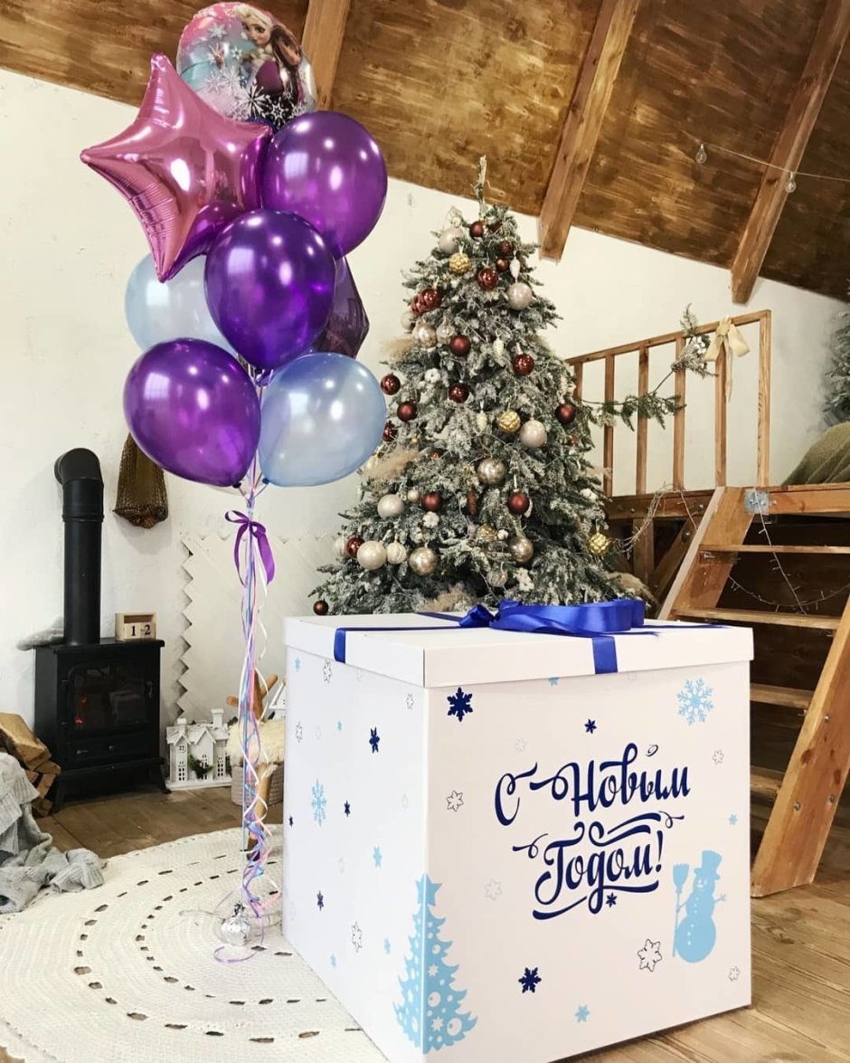 Коробка с шарами на новый год