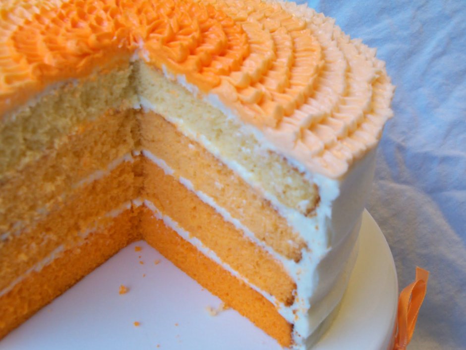 Торт с оранжевыми коржами