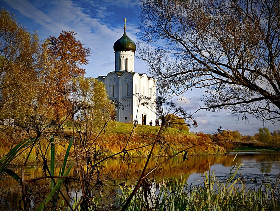 Храм Покрова на Нерли осенью